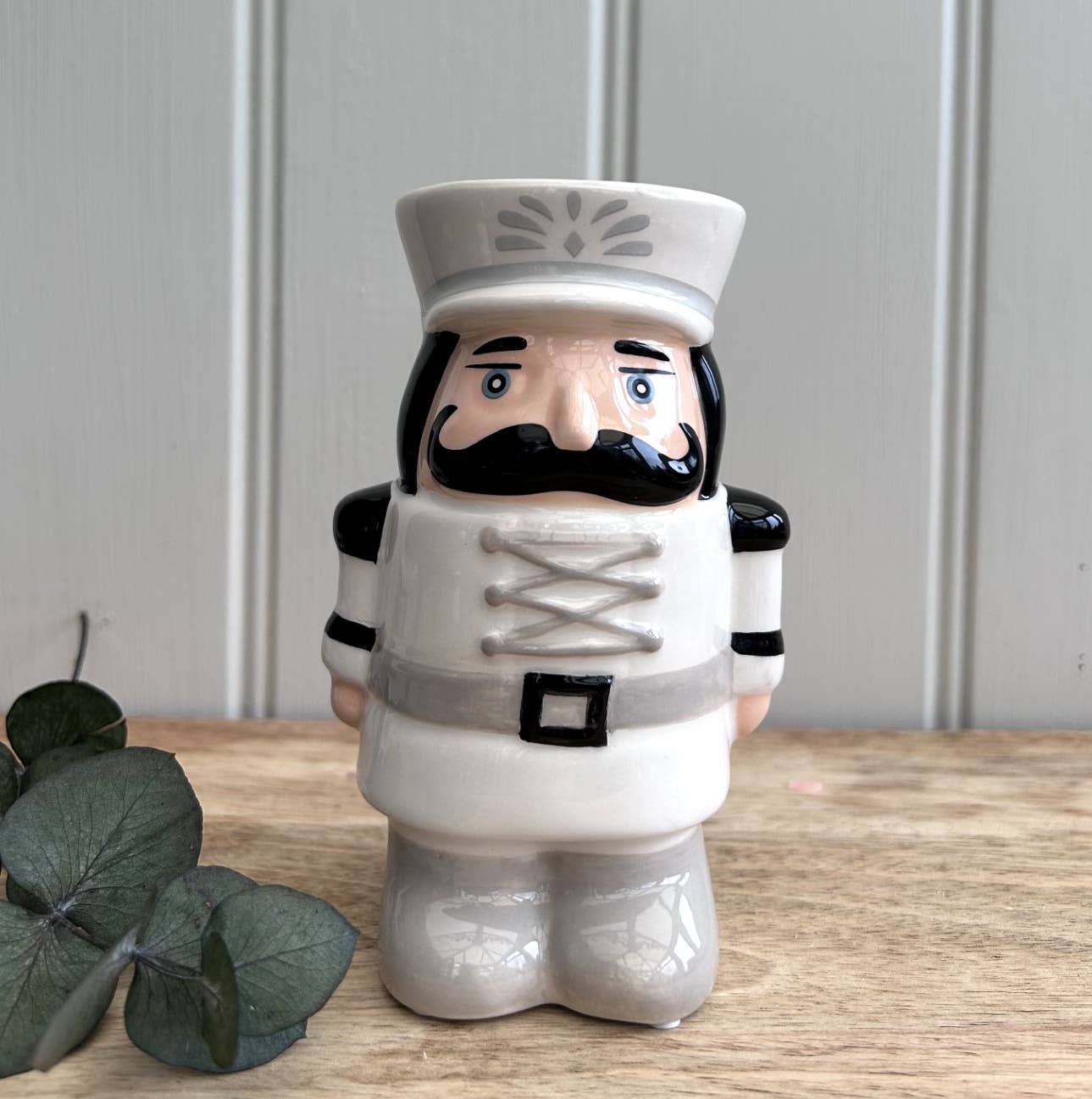 OB70244W - Nutcracker Wax Melter / Oil Burner 13.5cm - White