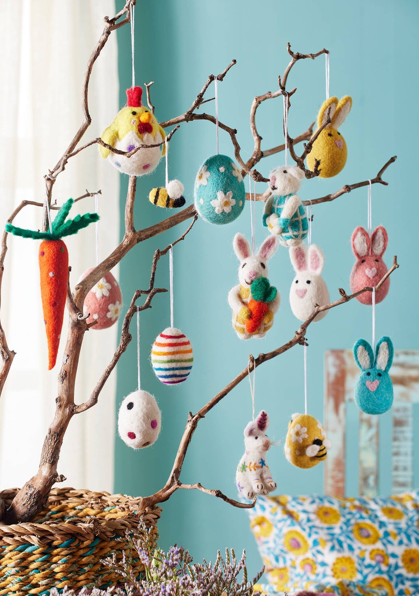 Felt Daisy & Bee Egg Decoration